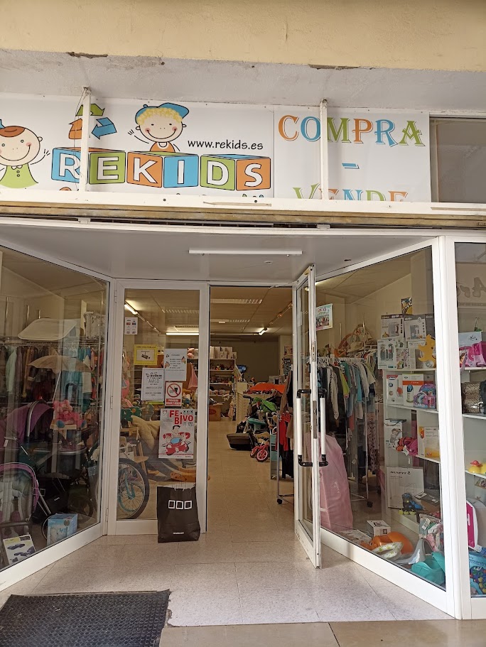 Oportunidad de Traspaso: Tienda de segunda mano infantil. (Todo incluido).